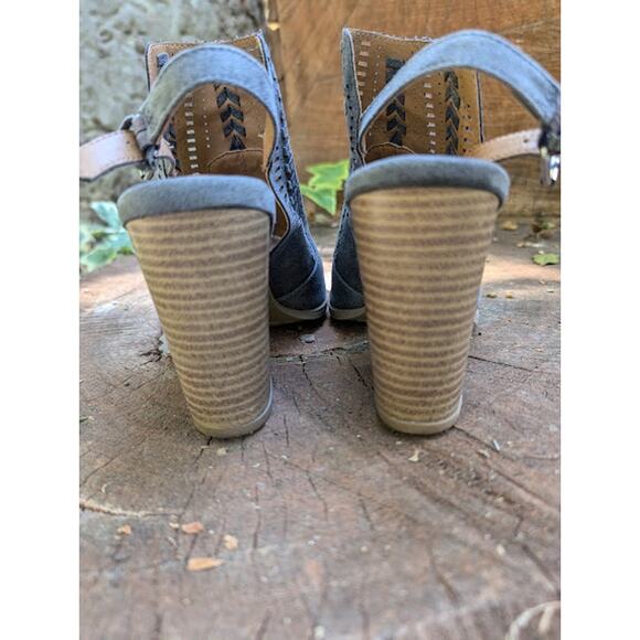 QUPID women's Block Heels Grey Faux Suede Peep Toe Size 6.5 - Picture 7 of 9